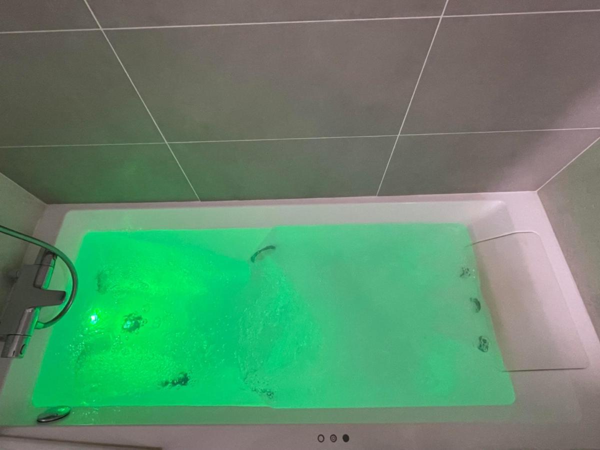 Charmant Logement Avec Jacuzzi Мант-ла-Жоли Экстерьер фото